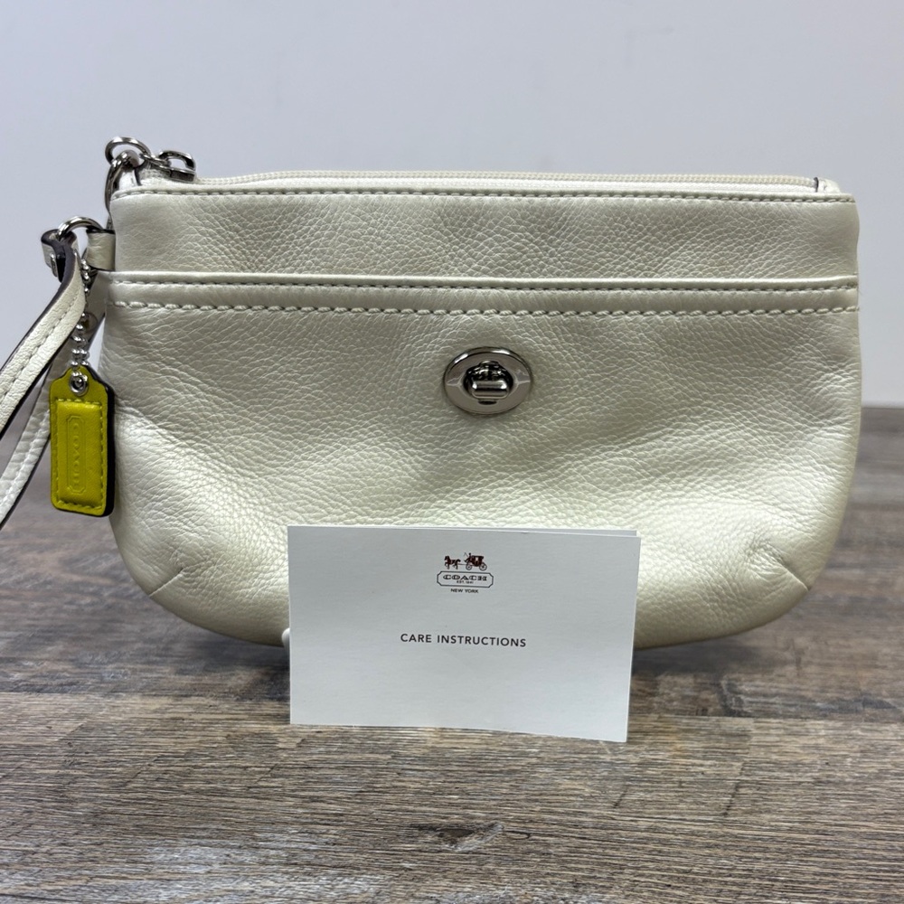 Coach Leather Turn-Lock Wristlet – Chalk Pebbled Leather